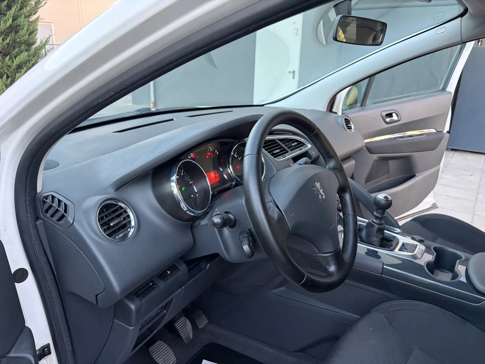 Peugeot 3008 1.6 HDI, снимка 14 - Автомобили и джипове - 56135997