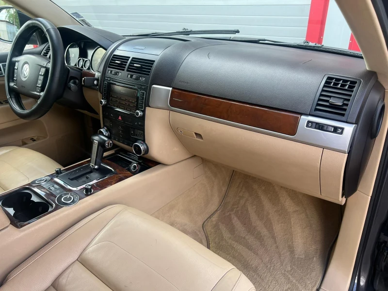 VW Touareg 3.0TDI AUTOMATIK KLIMATRONIK NAVI ЛИЗИНГ!!!, снимка 14 - Автомобили и джипове - 50289698
