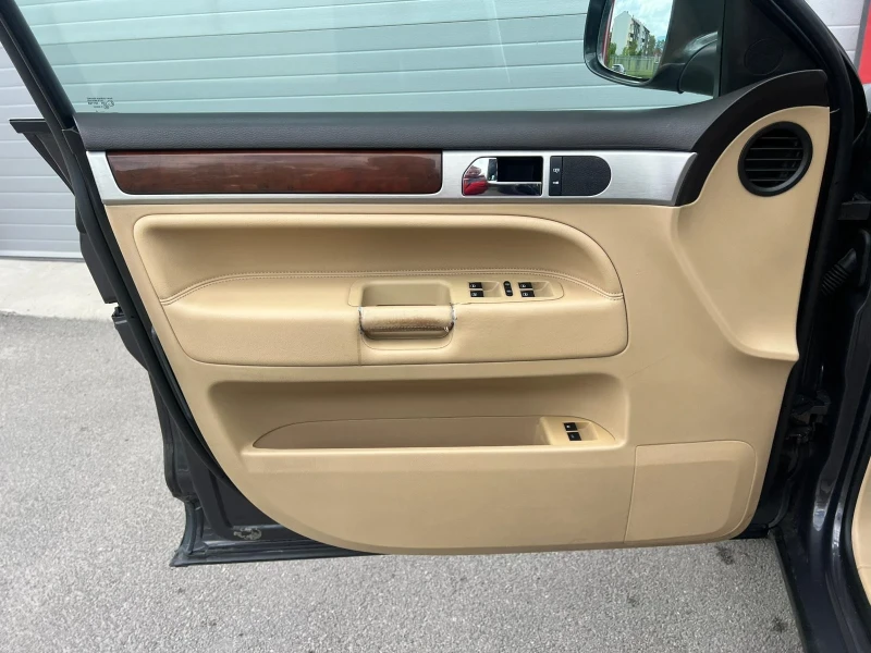 VW Touareg 3.0TDI AUTOMATIK KLIMATRONIK NAVI ЛИЗИНГ!!!, снимка 11 - Автомобили и джипове - 50289698