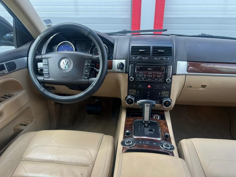 VW Touareg 3.0TDI AUTOMATIK KLIMATRONIK NAVI ЛИЗИНГ!!!, снимка 13 - Автомобили и джипове - 50289698