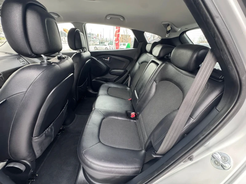 Hyundai IX35 2.0CRDi/4x4/КОЖА, снимка 10 - Автомобили и джипове - 53187097