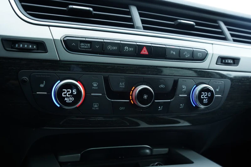 Audi Q7 QUATTRO* KOMFORT* KEYLESS АвтоКредит(ЦЕНА ДО БГ), снимка 11 - Автомобили и джипове - 53435928