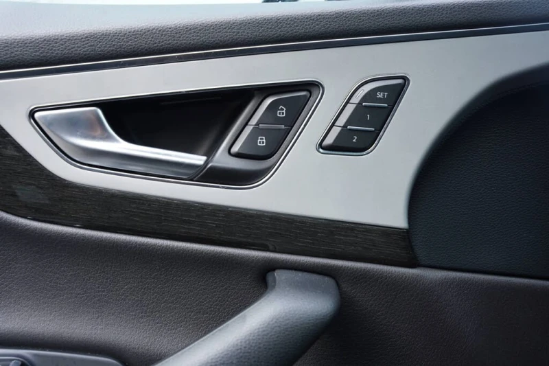 Audi Q7 QUATTRO* KOMFORT* KEYLESS АвтоКредит(ЦЕНА ДО БГ), снимка 6 - Автомобили и джипове - 53435928