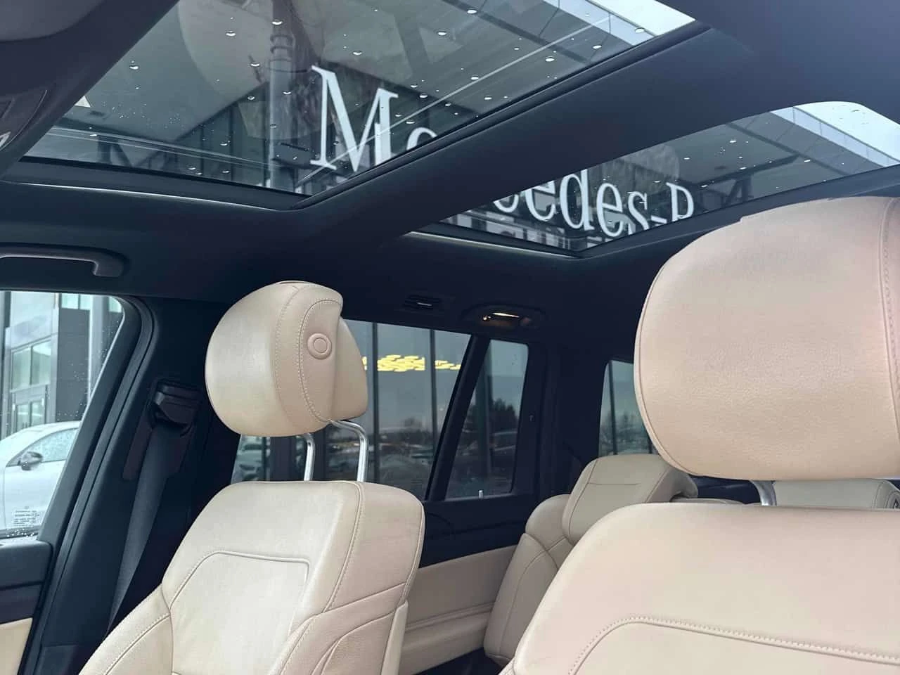 Mercedes-Benz GLS 450 * 4MATIC* DISTRONIC* ПАНОРАМА* 360КАМЕРИ* , снимка 10 - Автомобили и джипове - 53828781