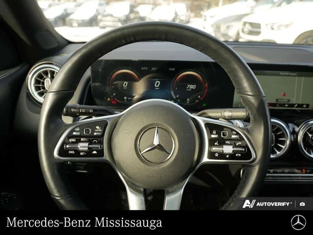 Mercedes-Benz GLB * TECH PKG | PREMIUM PKG * CARFAX * ЦЕНА ДО БГ, снимка 7 - Автомобили и джипове - 53926845