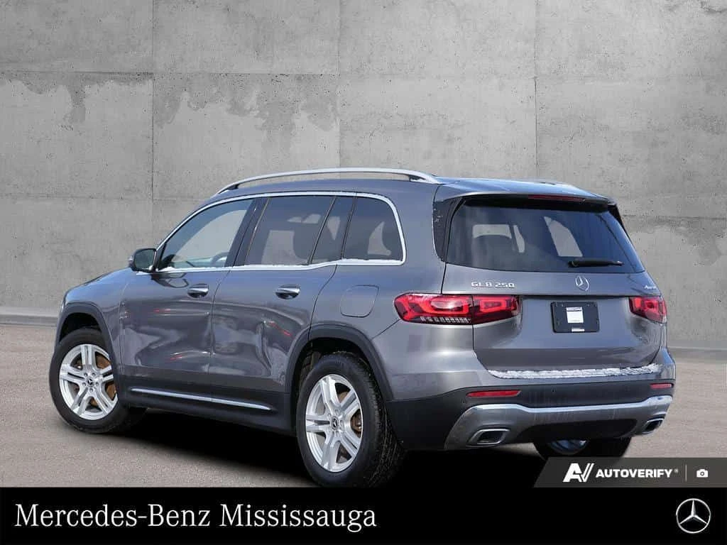 Mercedes-Benz GLB * TECH PKG | PREMIUM PKG * CARFAX * ЦЕНА ДО БГ, снимка 4 - Автомобили и джипове - 53926845