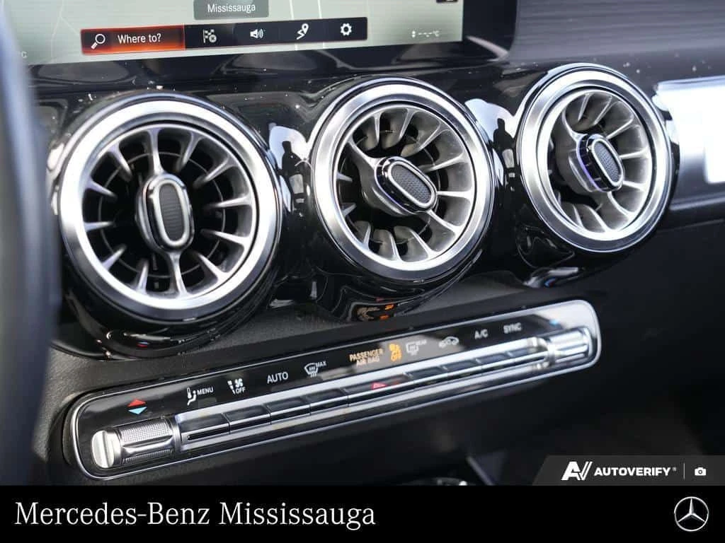 Mercedes-Benz GLB * TECH PKG | PREMIUM PKG * CARFAX * ЦЕНА ДО БГ, снимка 13 - Автомобили и джипове - 53926845