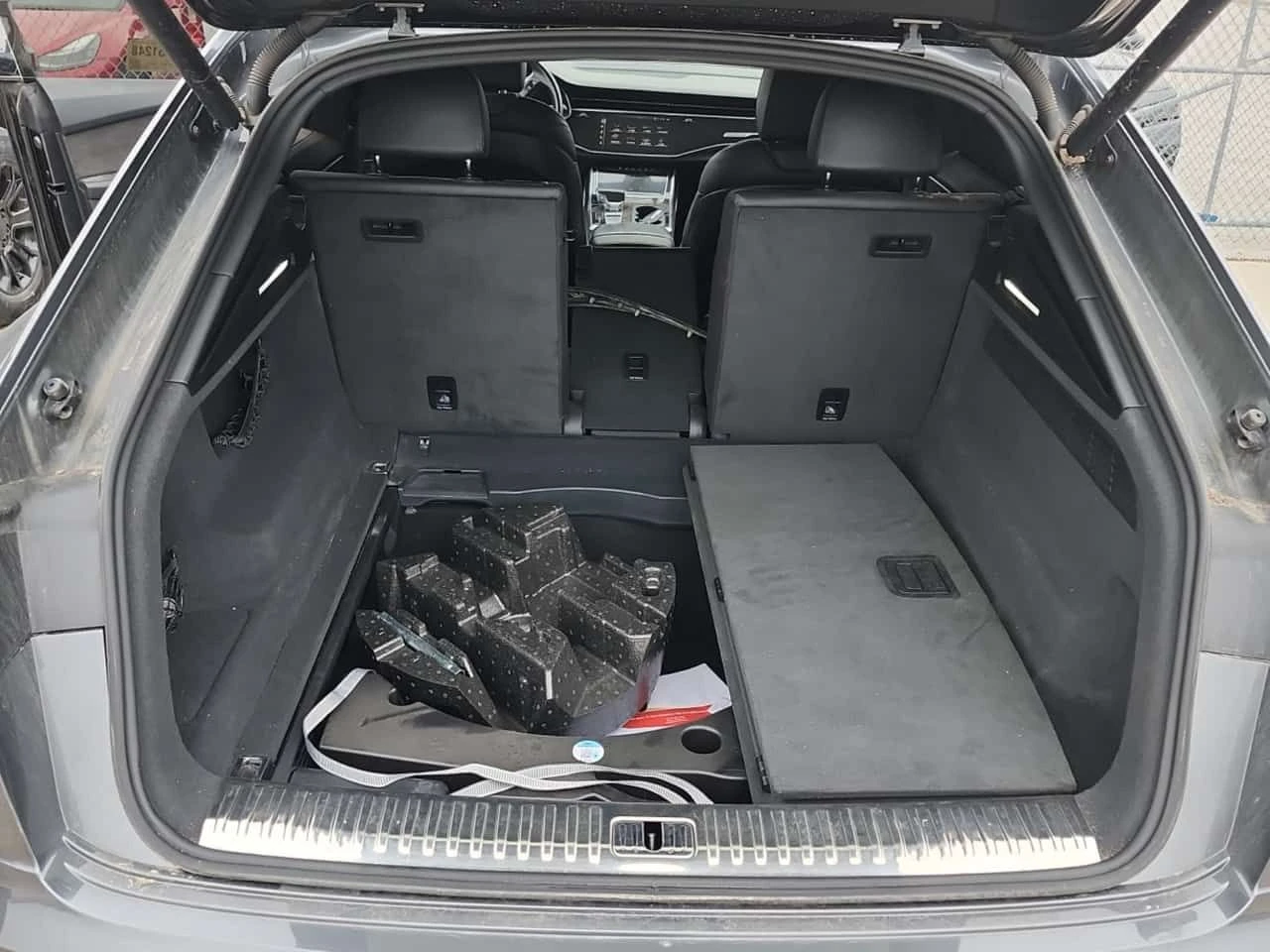 Audi Q8  TECHNIK /DIS/360/MATRIX/B&O/HUD, снимка 14 - Автомобили и джипове - 54134128