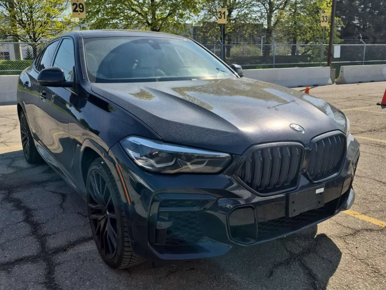 BMW X6 * XDRIVE40I * 2 КЛЮЧА * 360 * БЯЛА КОЖА * H/K, снимка 2 - Автомобили и джипове - 54413781