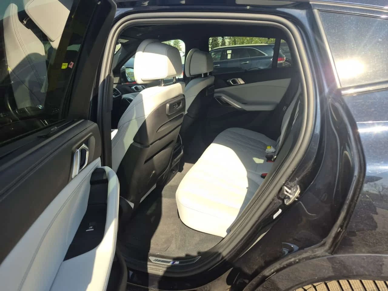 BMW X6 * XDRIVE40I * 2 КЛЮЧА * 360 * БЯЛА КОЖА * H/K, снимка 12 - Автомобили и джипове - 54413781