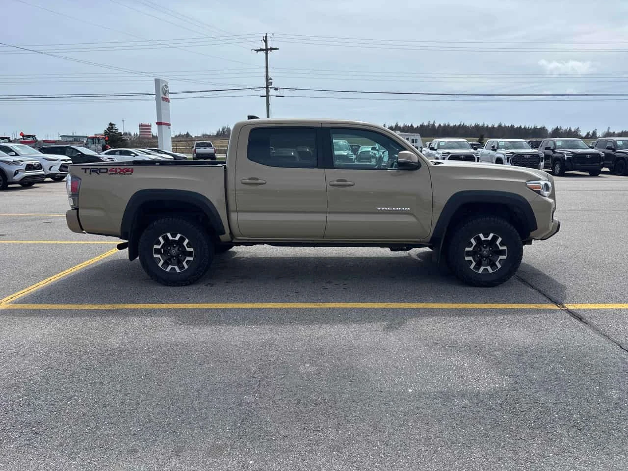Toyota Tacoma * 4x4 Double Cab Auto SB * 2 КЛЮЧА* PANO* ПОДГРЕВ*, снимка 3 - Автомобили и джипове - 54457093