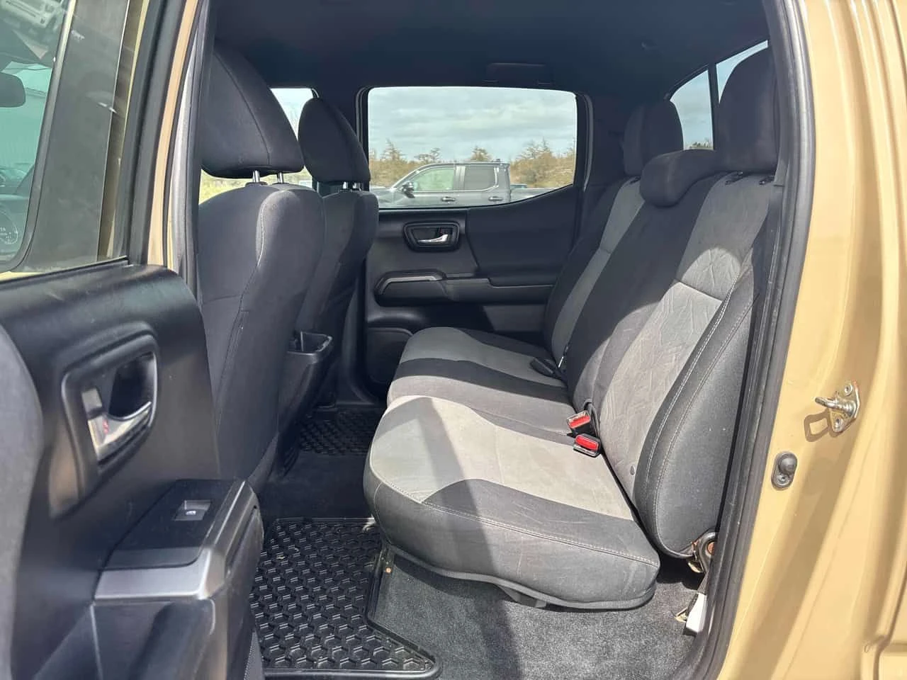 Toyota Tacoma * 4x4 Double Cab Auto SB * 2 КЛЮЧА* PANO* ПОДГРЕВ*, снимка 10 - Автомобили и джипове - 54457093