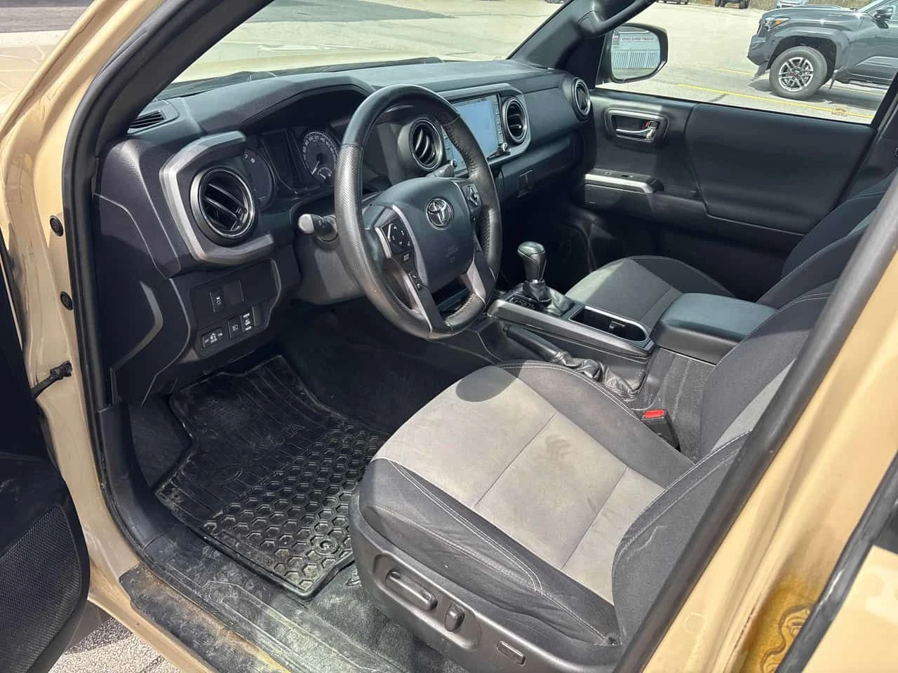 Toyota Tacoma * 4x4 Double Cab Auto SB * 2 КЛЮЧА* PANO* ПОДГРЕВ*, снимка 5 - Автомобили и джипове - 54457093