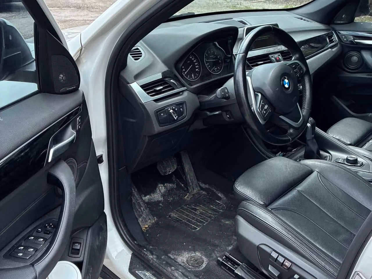 BMW X1 * xDrive28i * КАМЕРА * PANO * H/K * ПОДГРЕВ, снимка 5 - Автомобили и джипове - 54647718