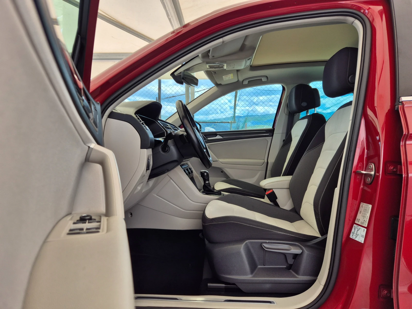 VW Tiguan 2.0TDI* 4-MOTION* AUTOMAT* , снимка 9 - Автомобили и джипове - 55237035