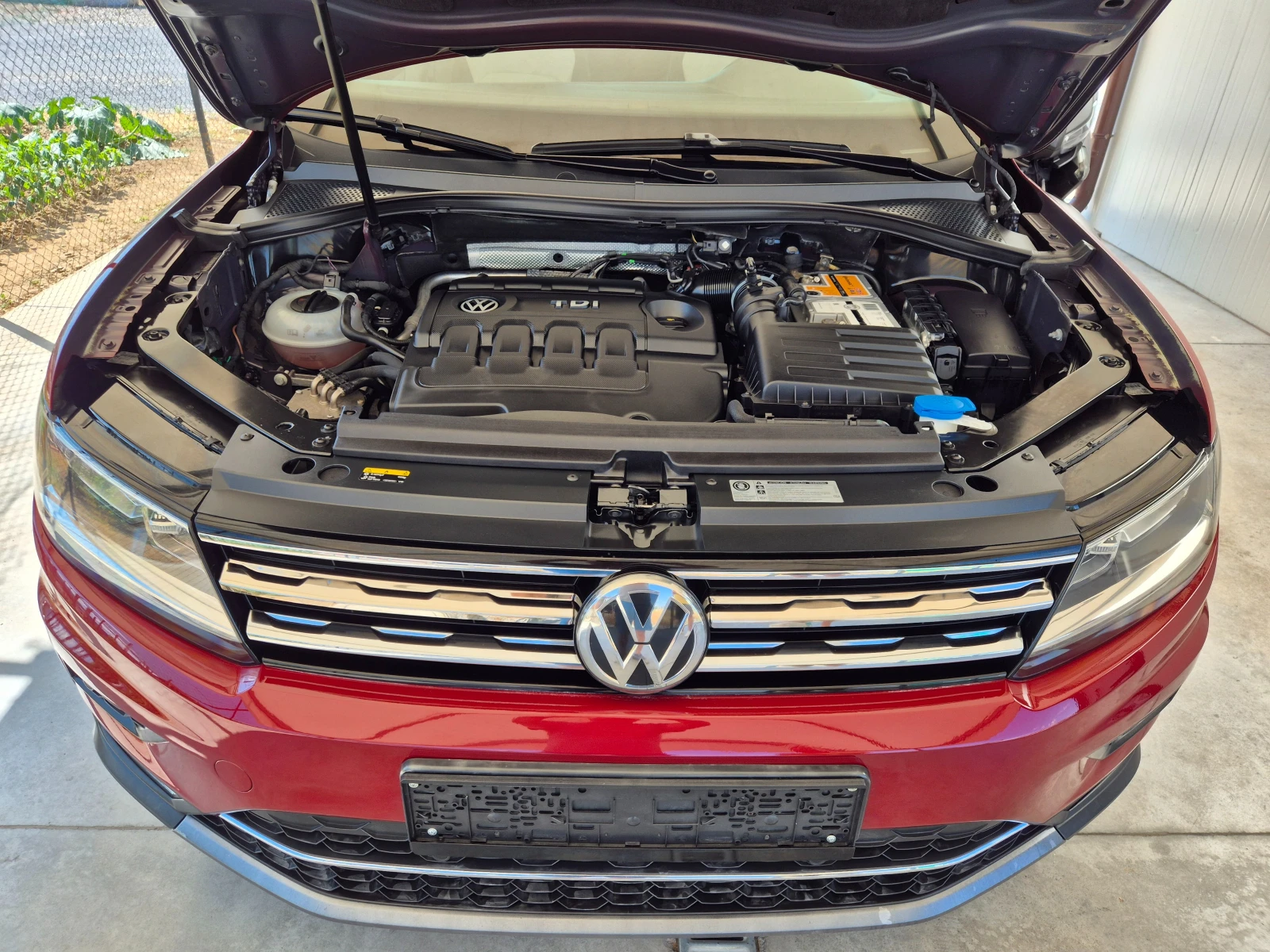 VW Tiguan 2.0TDI* 4-MOTION* AUTOMAT* , снимка 17 - Автомобили и джипове - 55237035