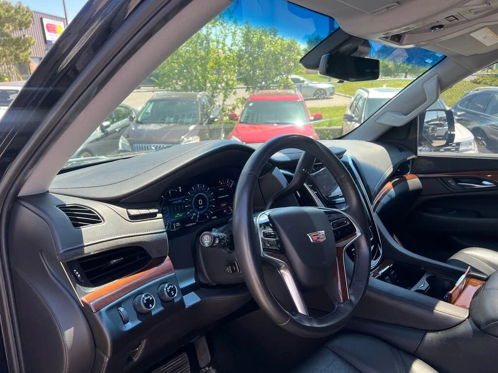 Cadillac Escalade Premium Luxury * 4WD * АвтоКредит * (ЦЕНА ДО БГ), снимка 9 - Автомобили и джипове - 55469015