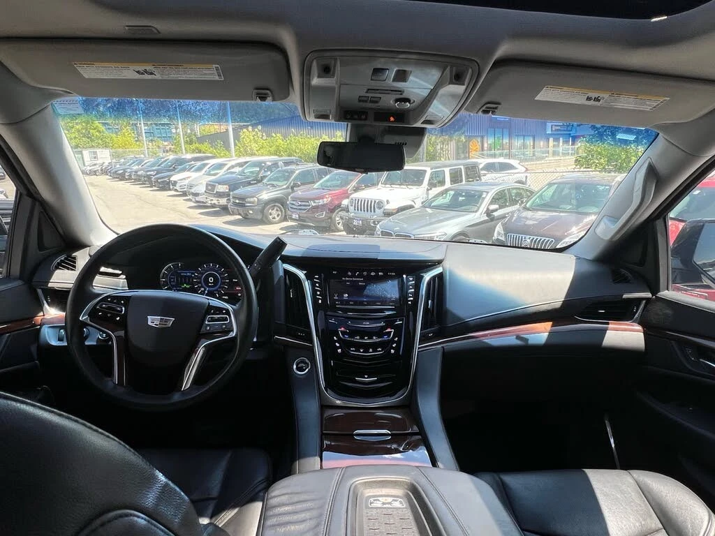 Cadillac Escalade Premium Luxury * 4WD * АвтоКредит * (ЦЕНА ДО БГ), снимка 8 - Автомобили и джипове - 55469015