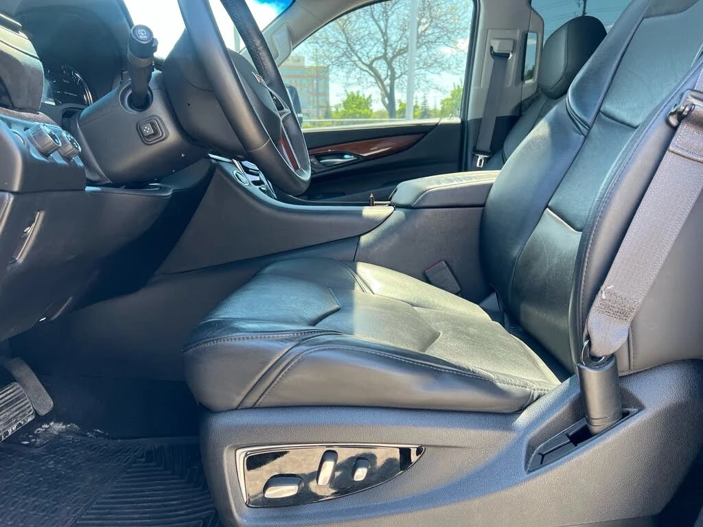 Cadillac Escalade Premium Luxury * 4WD * АвтоКредит * (ЦЕНА ДО БГ), снимка 13 - Автомобили и джипове - 55469015