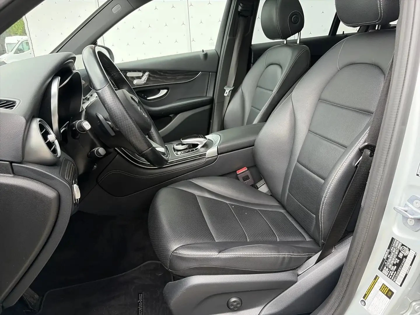 Mercedes-Benz GLC 300 AMG PREMIUM PKG ЦЕНА ДО БЪЛГАРИЯ АВТОКРЕДИТ, снимка 8 - Автомобили и джипове - 55889754