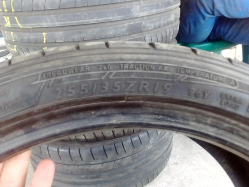 Гуми Летни 255/35R19, снимка 5 - Гуми и джанти - 19105819