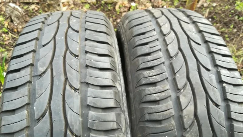 Гуми Летни 205/65R15, снимка 1 - Гуми и джанти - 26823933