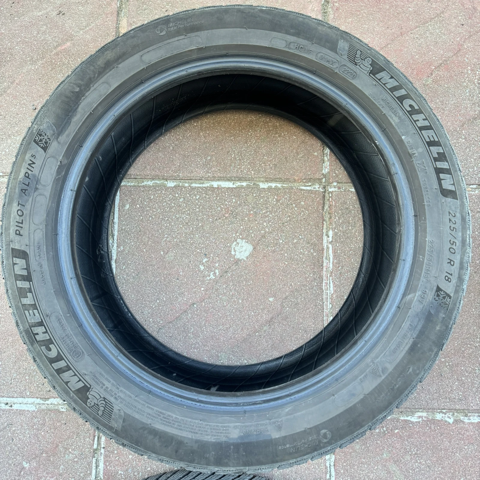 Гуми Зимни 225/50R18, снимка 6 - Гуми и джанти - 54138434