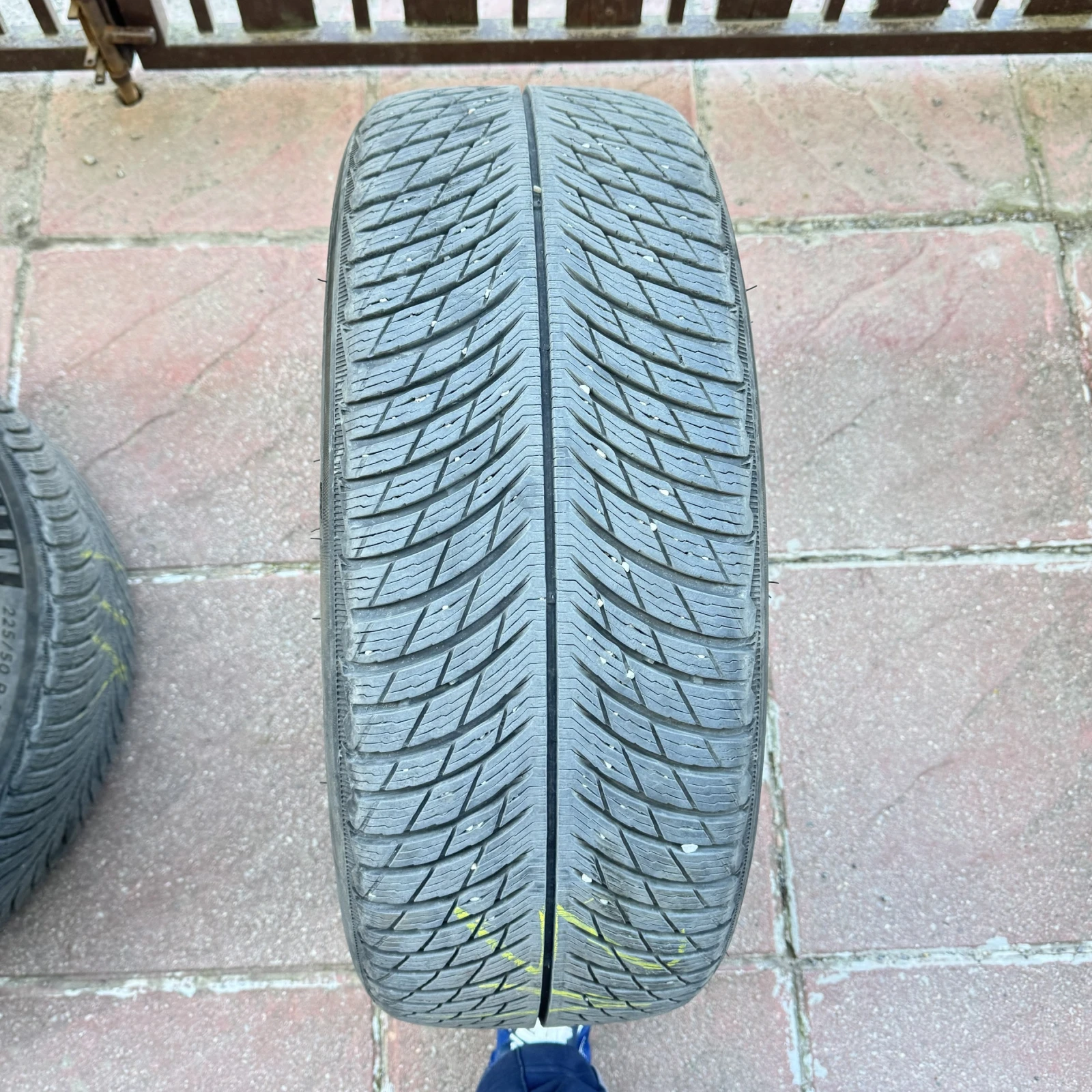 Гуми Зимни 225/50R18, снимка 10 - Гуми и джанти - 54138434