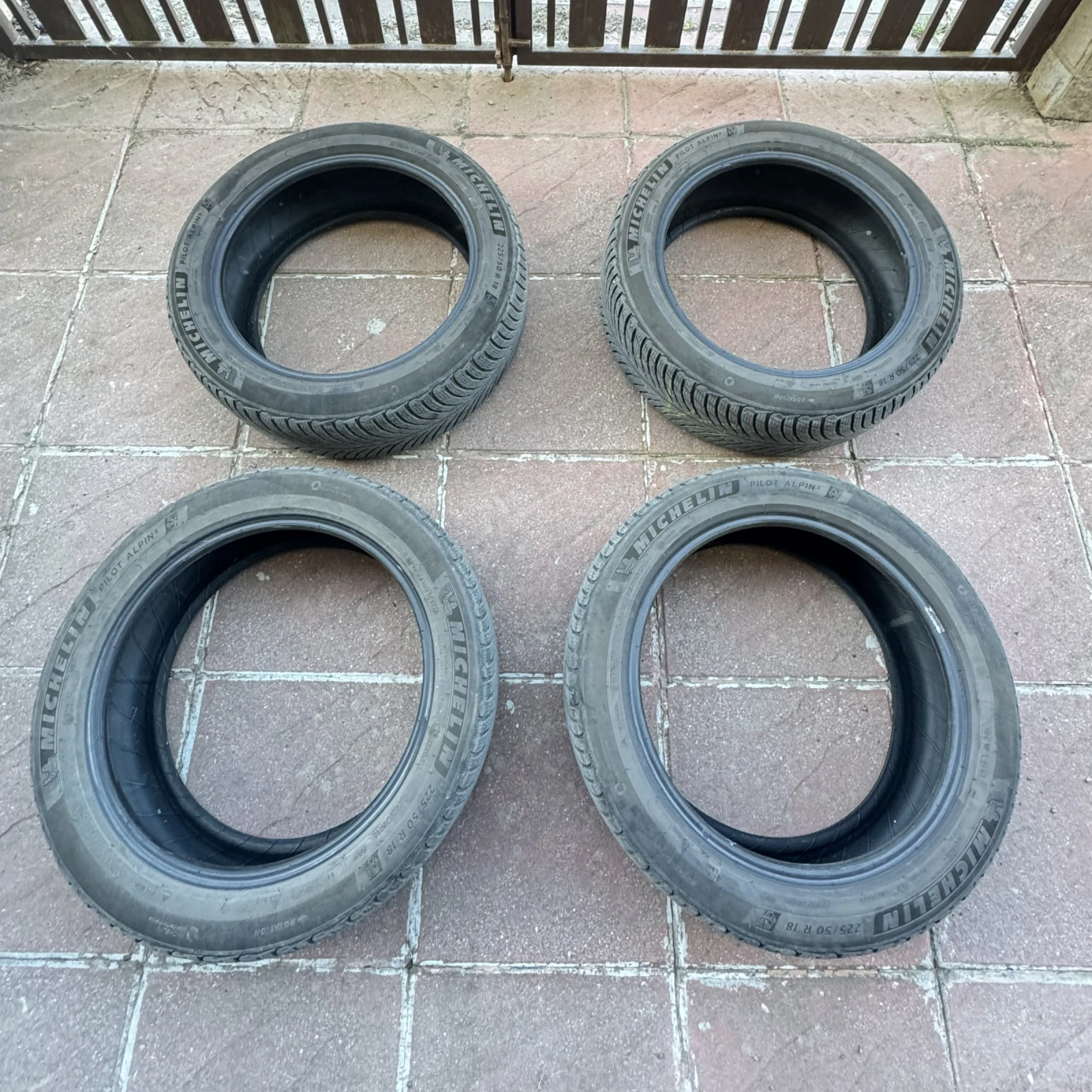 Гуми Зимни 225/50R18