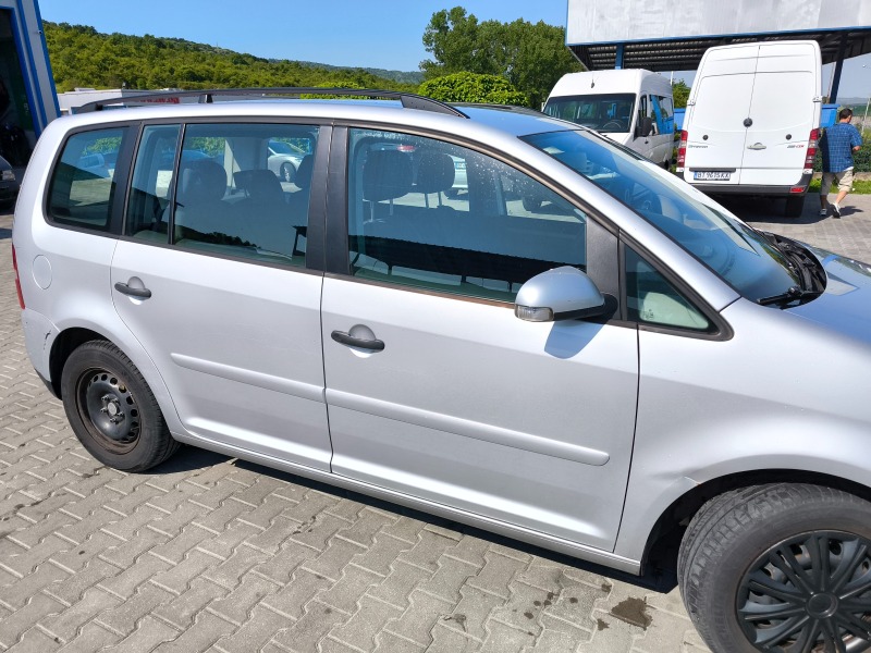 VW Touran, снимка 3 - Автомобили и джипове - 45931630