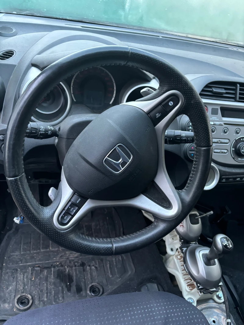 Honda Jazz 1.4i, снимка 4 - Автомобили и джипове - 48406637