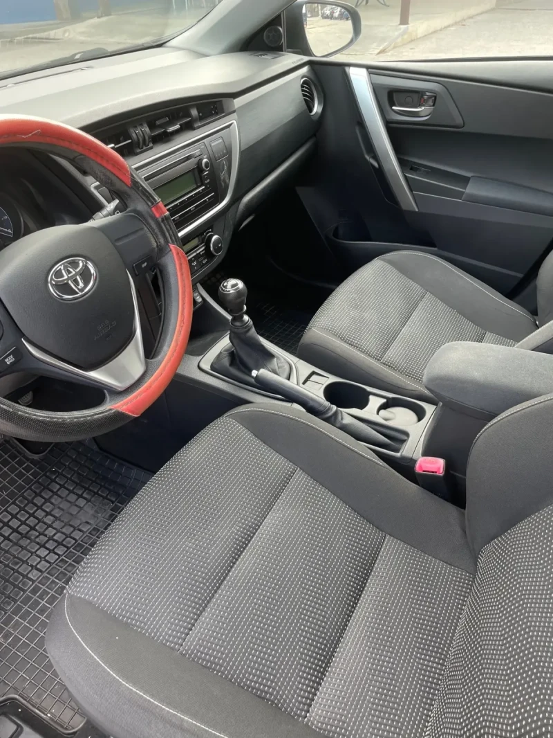Toyota Auris 1.4 D4D 90 k.c., снимка 10 - Автомобили и джипове - 51406149