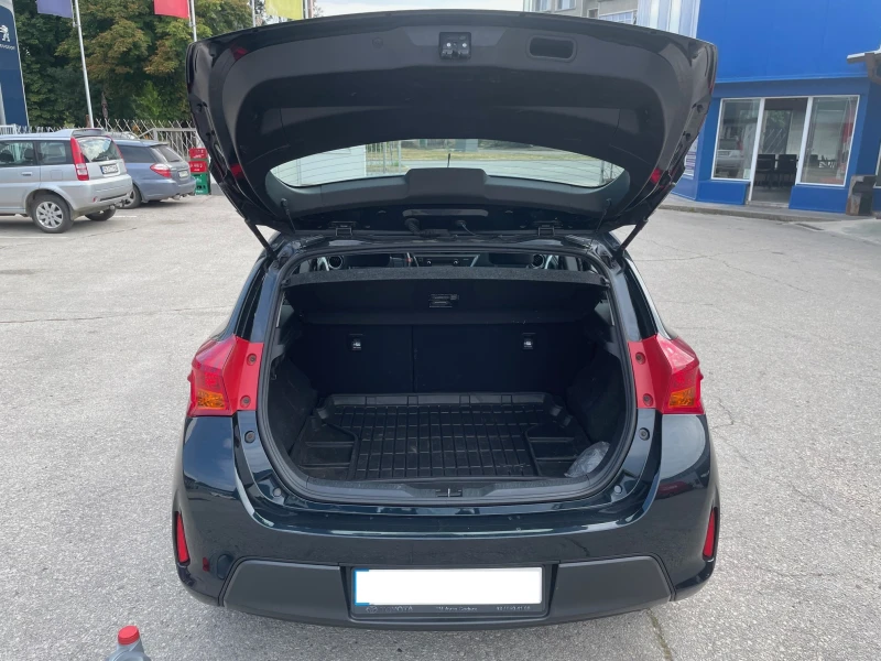 Toyota Auris 1.4 D4D 90 k.c., снимка 7 - Автомобили и джипове - 51406149