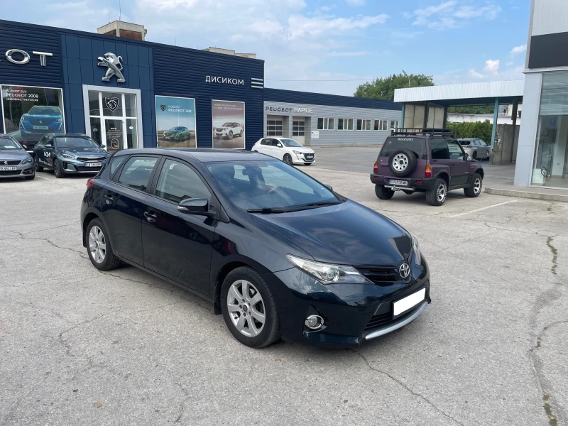 Toyota Auris 1.4 D4D 90 k.c., снимка 3 - Автомобили и джипове - 51406149