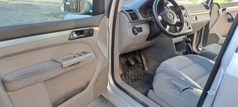 VW Touran, снимка 7 - Автомобили и джипове - 52945323