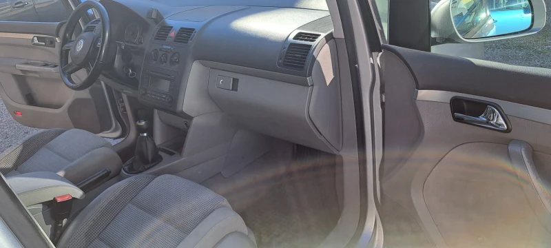 VW Touran, снимка 6 - Автомобили и джипове - 52945323