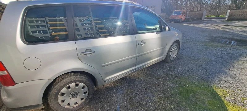 VW Touran, снимка 2 - Автомобили и джипове - 52945323