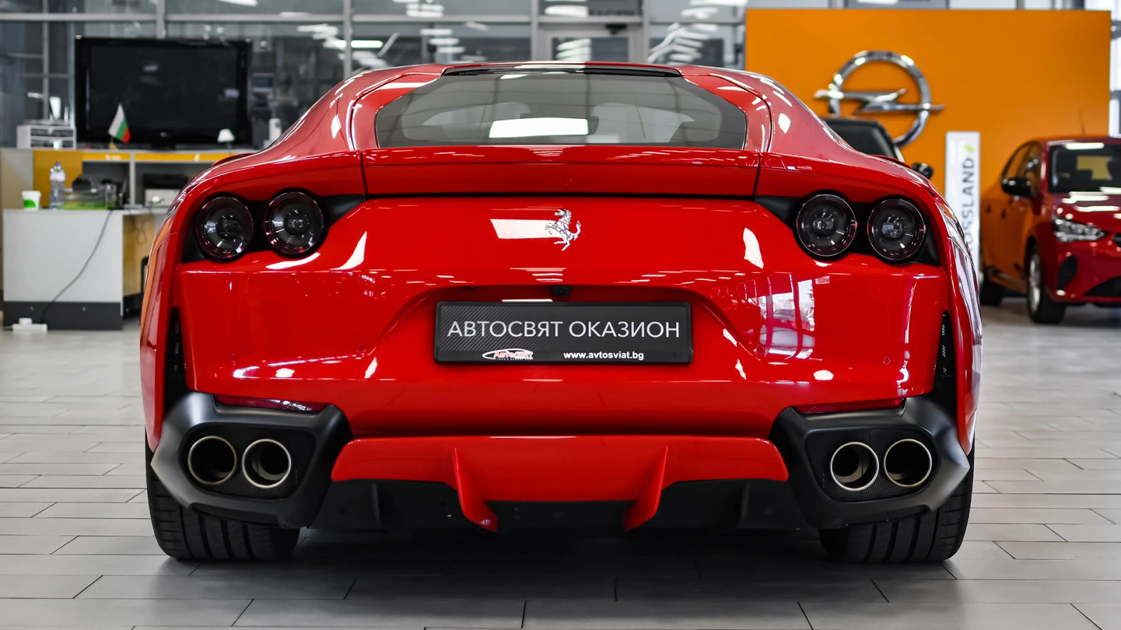 Ferrari 812 Superfast V12 - изображение 3