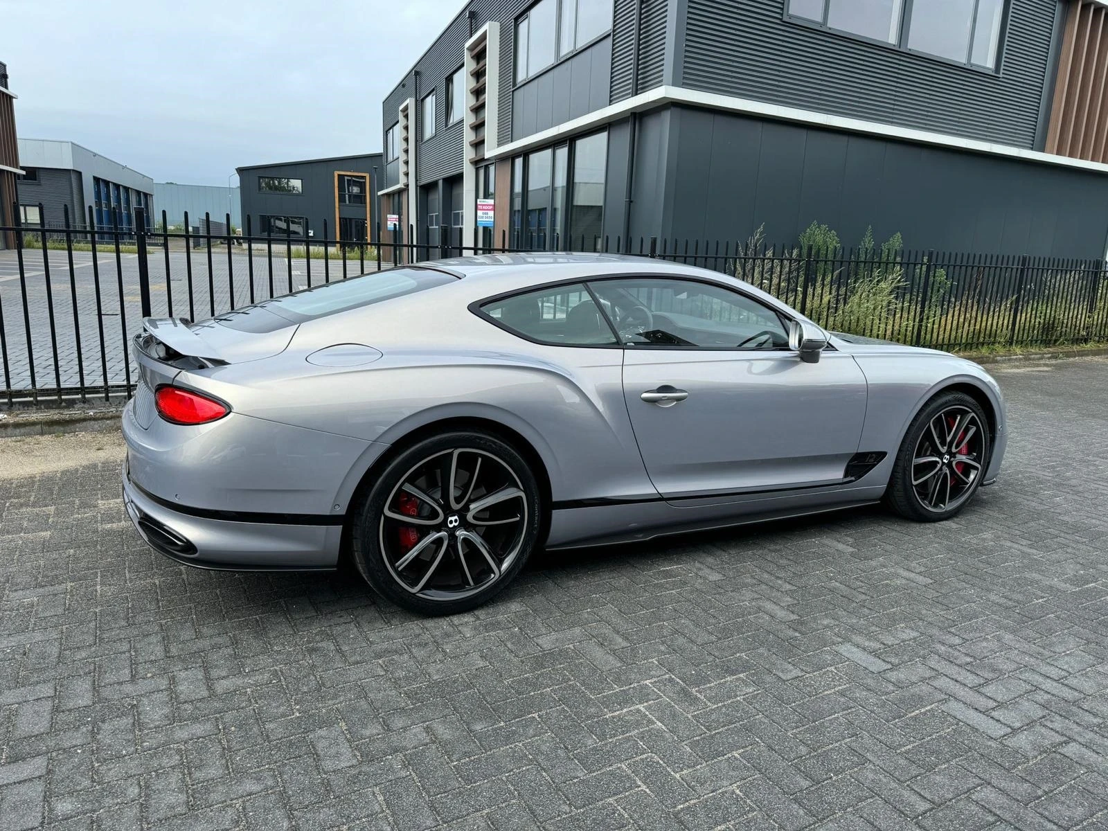 Bentley Continental gt 6.0 W12 Carbon Black Edition  - изображение 4