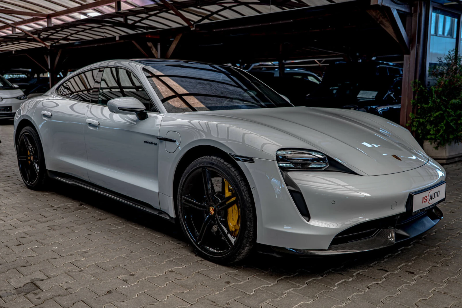 Porsche Taycan Turbo S/PCCB/PDLS+ /Burmester 3D/ - изображение 2