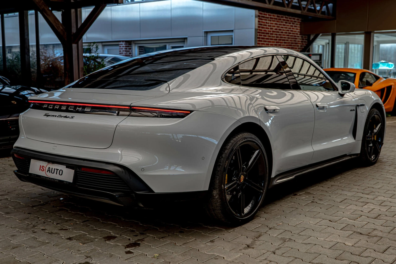 Porsche Taycan Turbo S/PCCB/PDLS+ /Burmester 3D/ - изображение 5