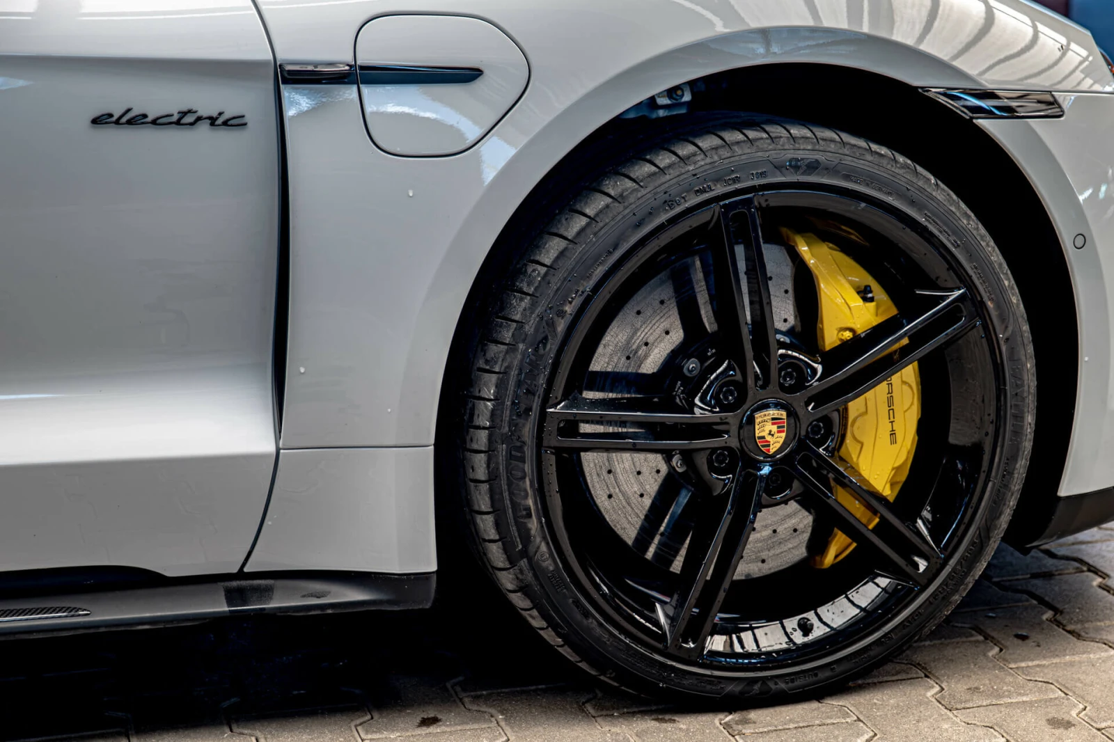 Porsche Taycan Turbo S/PCCB/PDLS+ /Burmester 3D/ - изображение 6