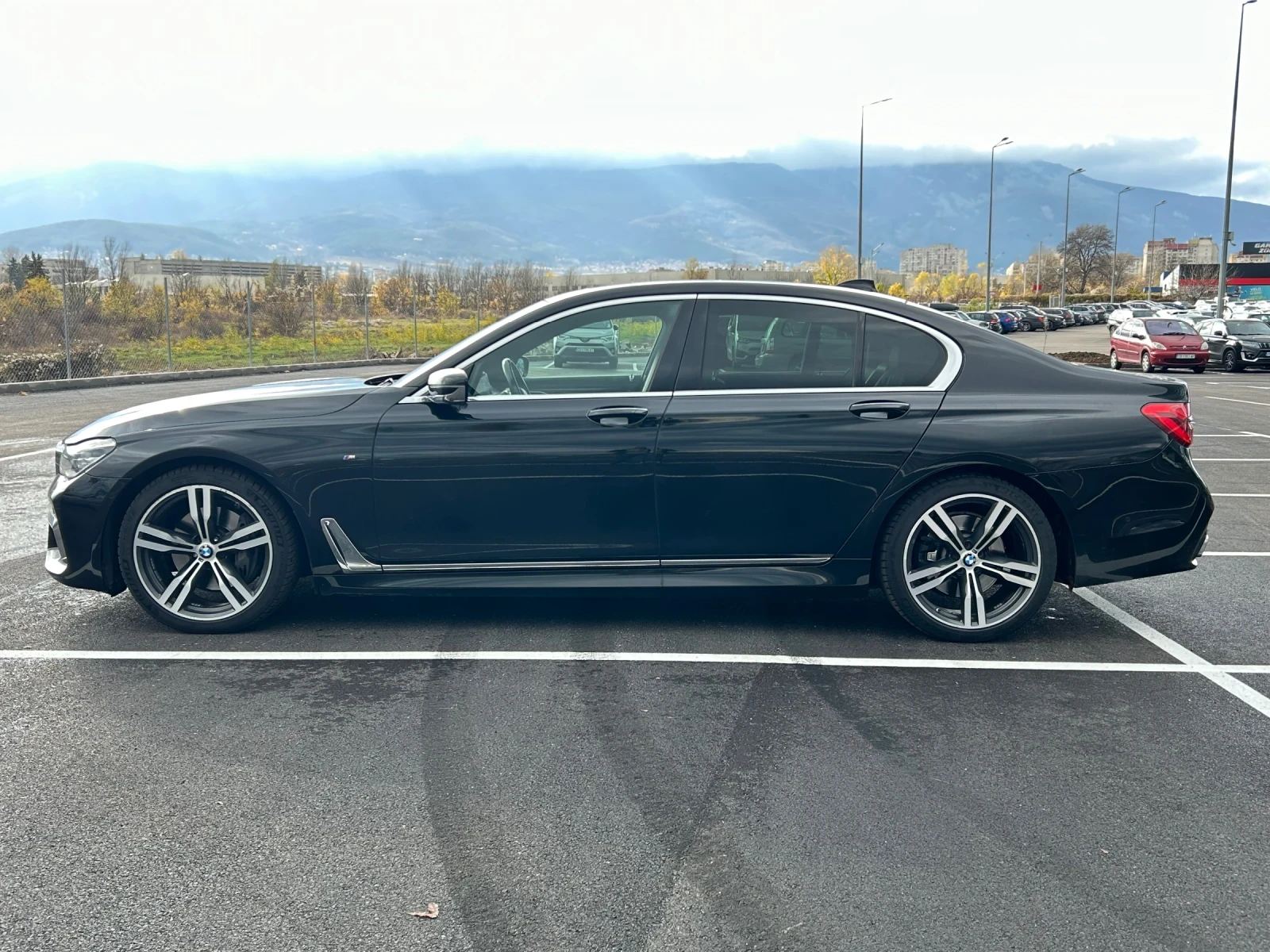 BMW 740 СМЕНЕНИ ВЕРИГИ / LASER / M Sport  - изображение 7