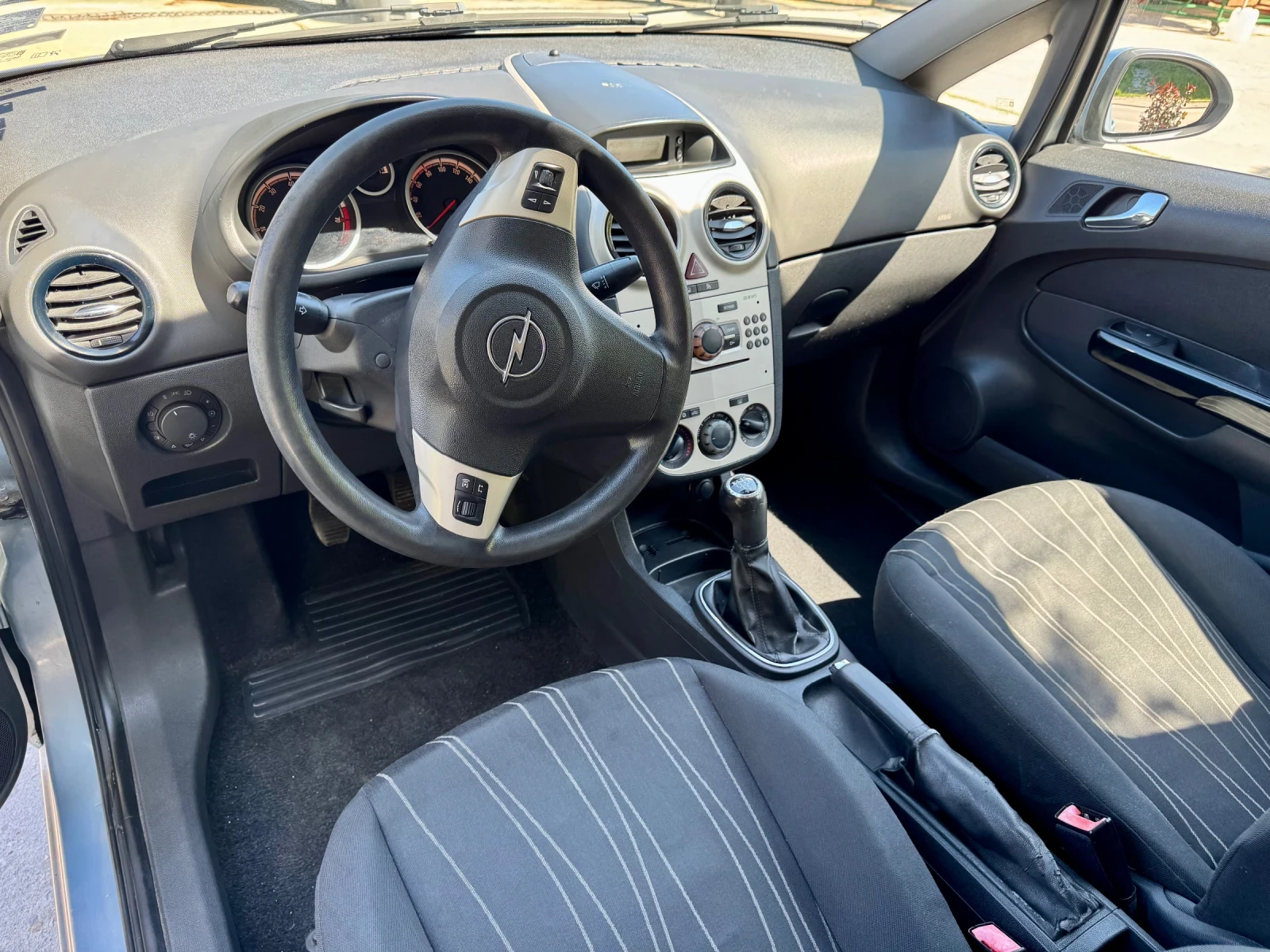 Opel Corsa, снимка 5 - Автомобили и джипове - 54432375