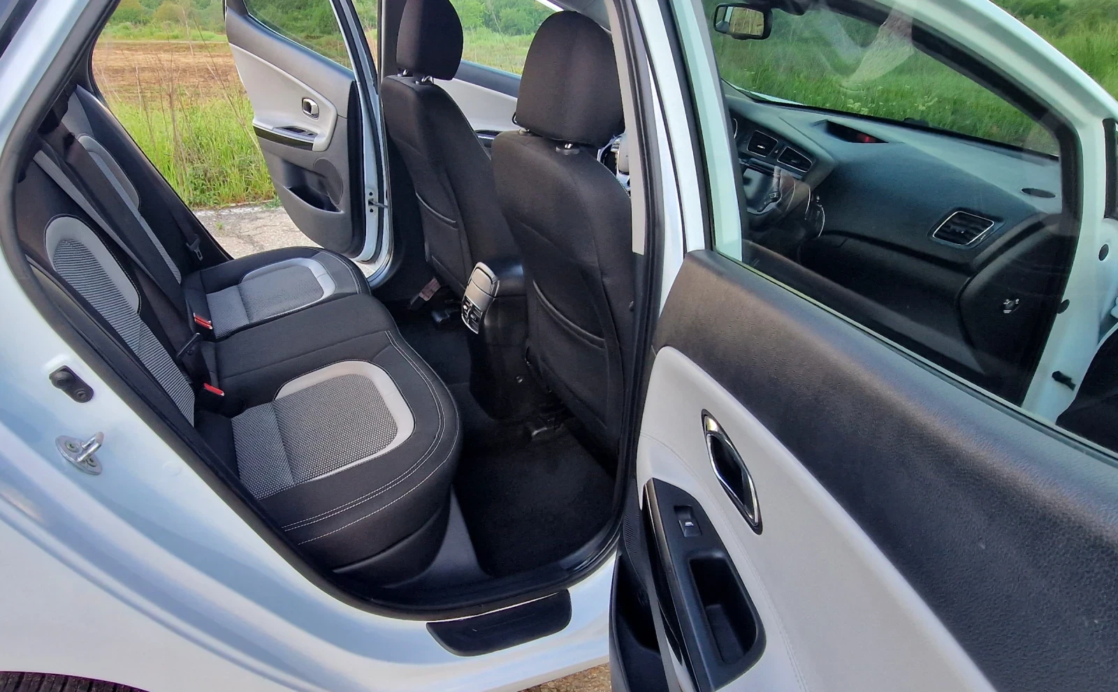 Kia Ceed 1.6 crd 128кн Евро 5, снимка 12 - Автомобили и джипове - 54662918