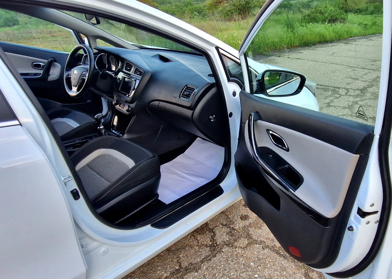Kia Ceed 1.6 crd 128кн Евро 5, снимка 10 - Автомобили и джипове - 54662918