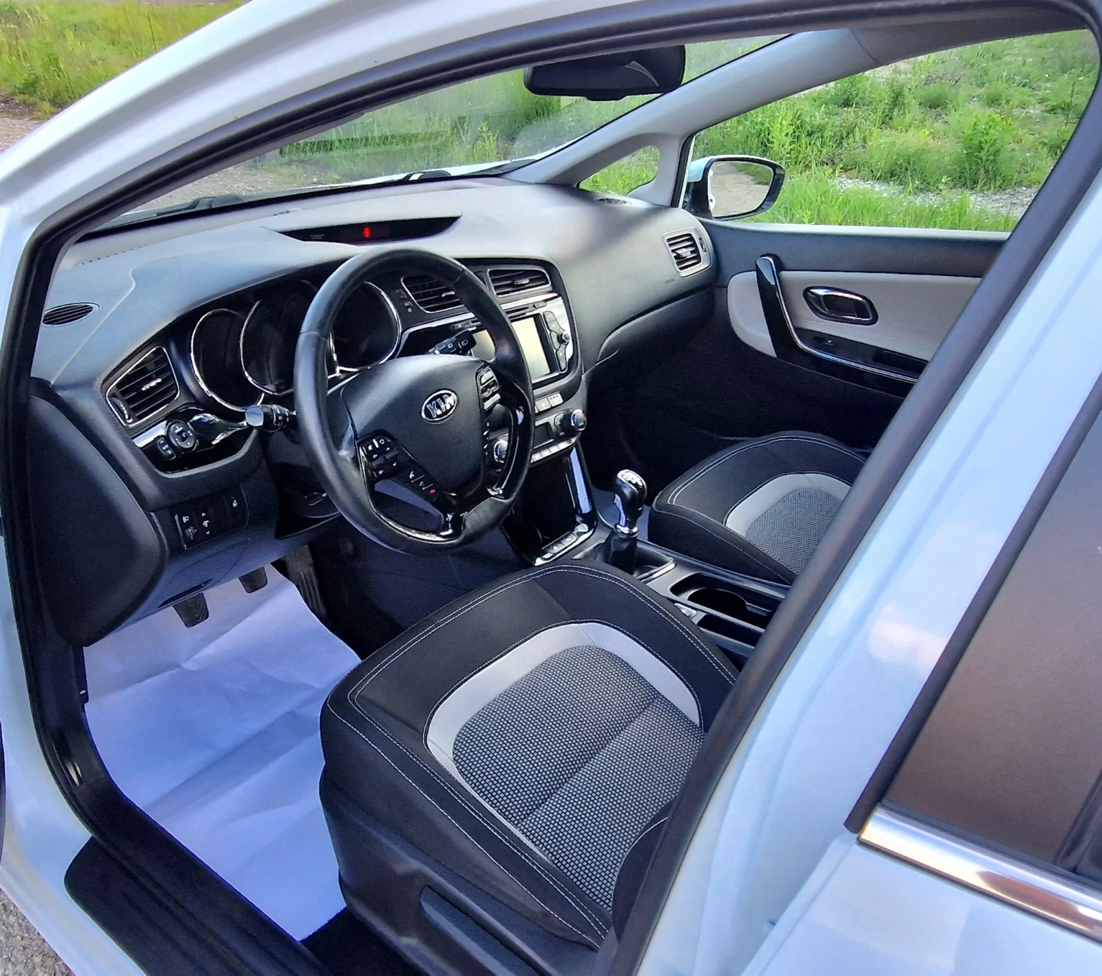 Kia Ceed 1.6 crd 128кн Евро 5, снимка 8 - Автомобили и джипове - 54662918