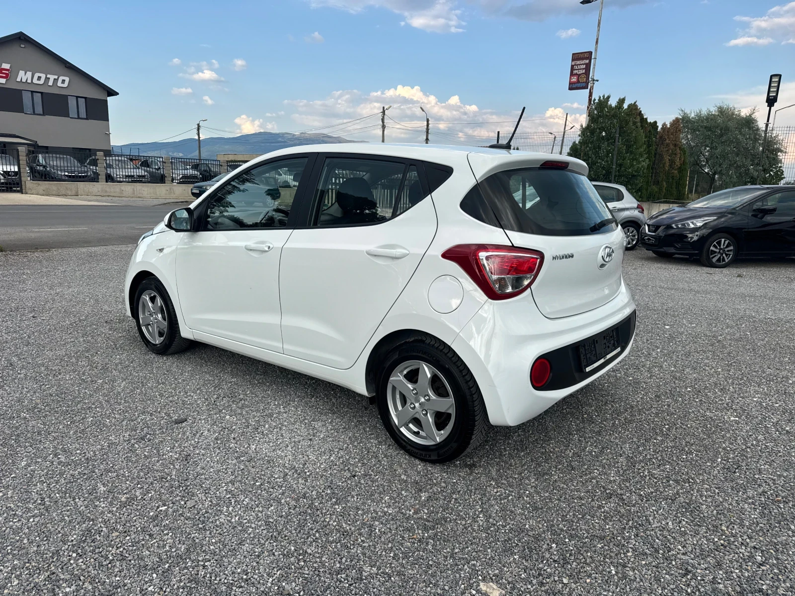 Hyundai I10 1.25i Facelift !! Navigation!! , снимка 4 - Автомобили и джипове - 55069994