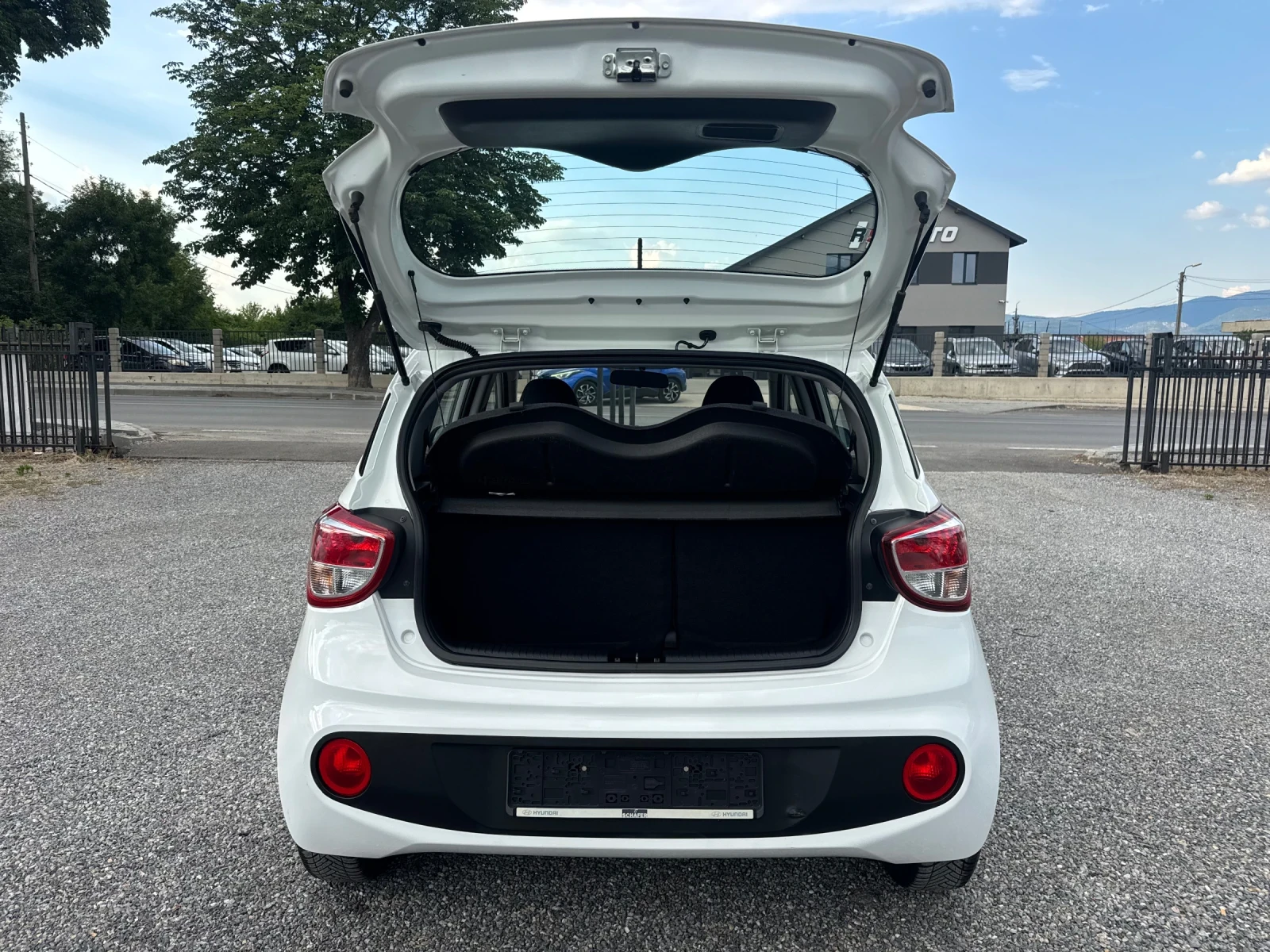 Hyundai I10 1.25i Facelift !! Navigation!! , снимка 16 - Автомобили и джипове - 55069994