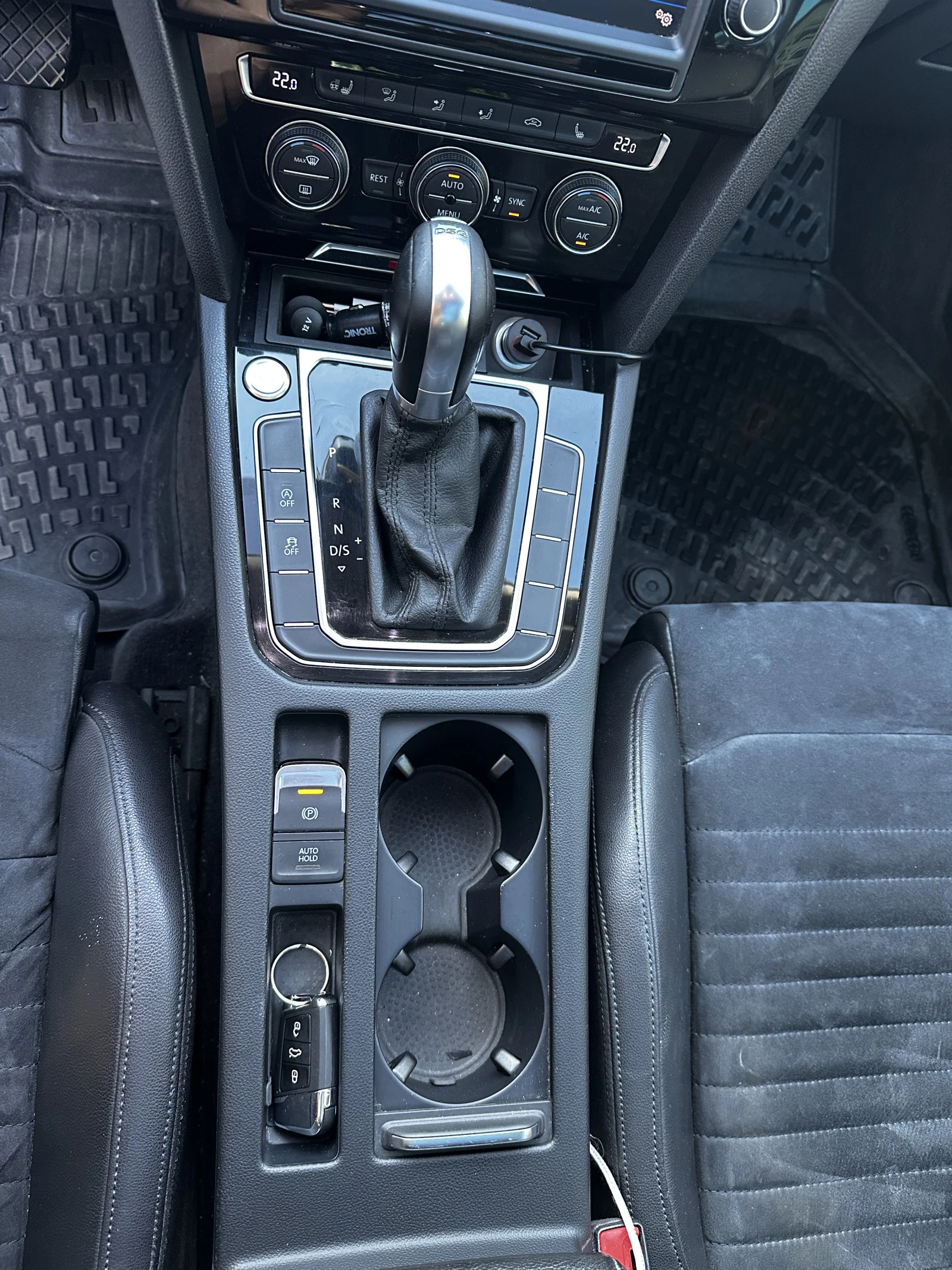 VW Passat B8 Variant 2. 0 TDI 190 к. с., снимка 10 - Автомобили и джипове - 55396911